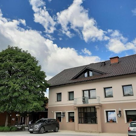 ホテル Gostilna Zolnir Kostanjevica na Krki エクステリア 写真